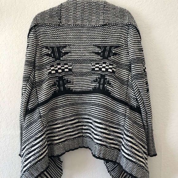 🌺 > Dex Black and White Sweater Women’s Size Small Black and Gray - Picture 3 of 4